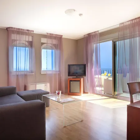 Laurus - Liburnia 4* אופטיה