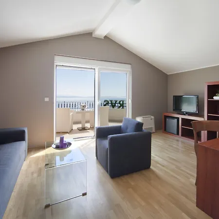 מלון Laurus - Liburnia 4*