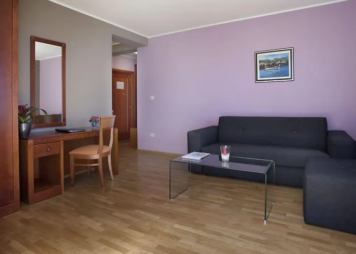 ホテル Laurus - Liburnia オパティヤ